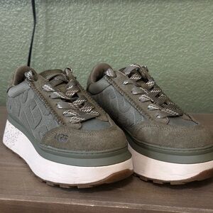 UGG Marin Lace Logo Platform Sneaker